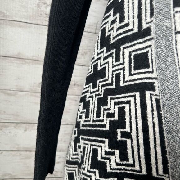Sharon Young Hi-Low Loose Wrap Geometric Knit Cardigan Sweater M - Picture 8 of 9